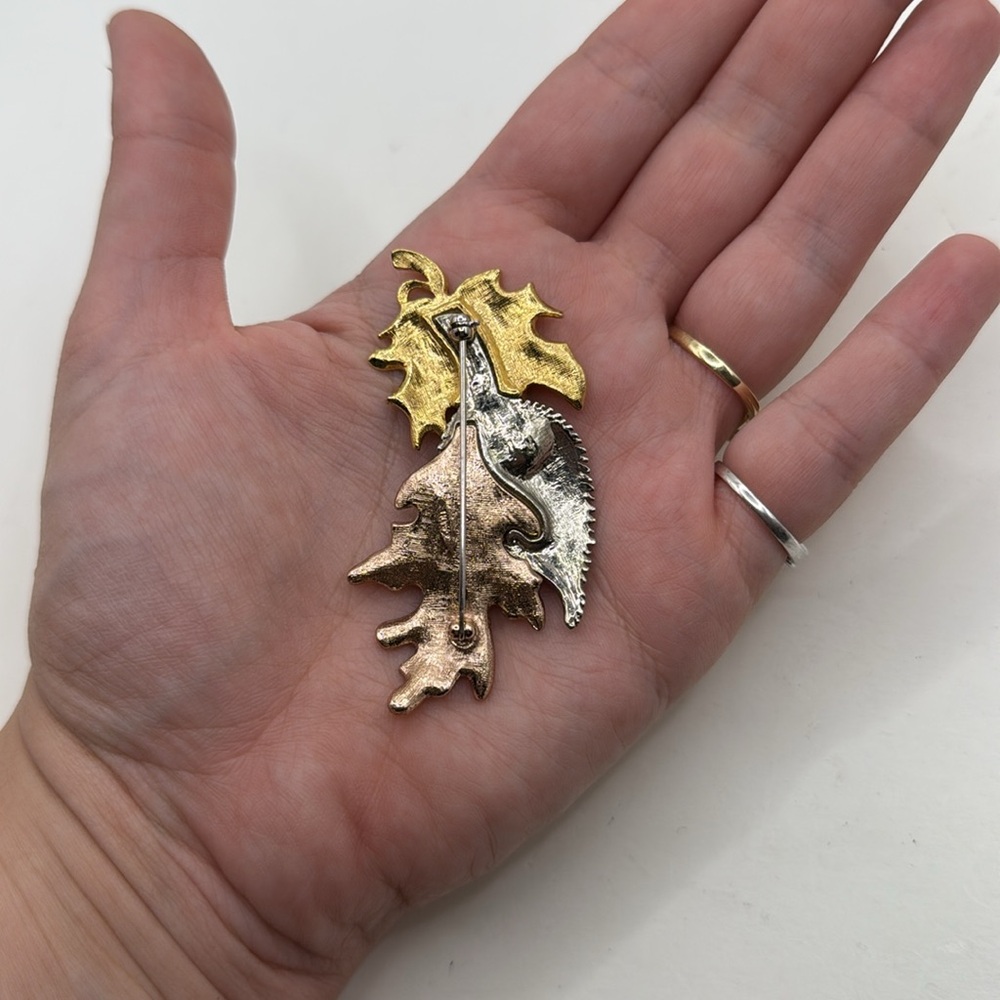 Vintage Avon Gold Silver Tone Leaf Pendant Brooch Accessory Jewelry Collectible - Picture 2 of 7